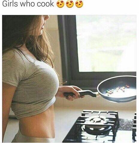 weaux:  richliam:  I need a girl like this  when she fry them skittles just right