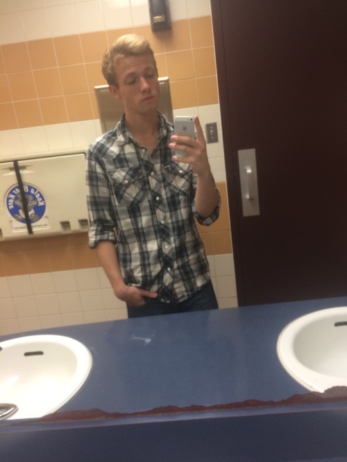 overlordputin:rodeo in town aka an excuse to wear plaid all daycowboy daddy