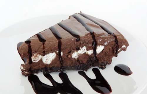 thecakebar:  Baileys Hot Chocolate Ice Cream Pie (with oreo crust) 