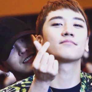 bigbangicons:© jiyongseyo + like/reblog this post. ♡