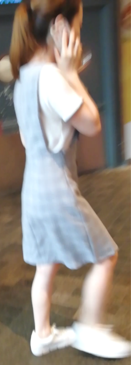 malaysianstorys: This OL was very busy talking on the phone and not even care who was around her on 