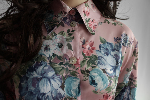 thegolddig:  1970s Vintage Floral Blouse(more information, more gold)