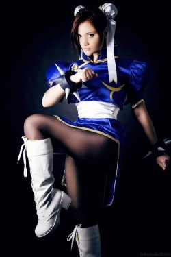 hotcosplaychicks:  Chun-li by Bluneve Follow