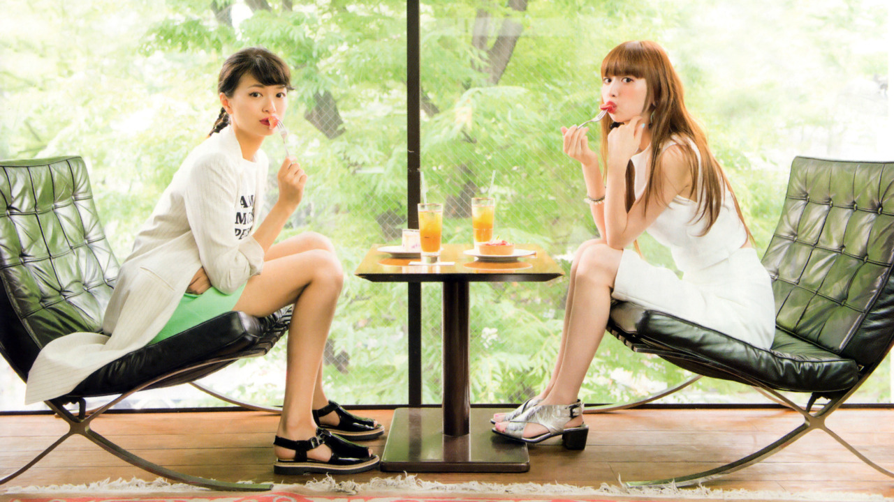 licoricewall:  榮倉奈々 (Nana Eikura)・鈴木えみ (Emi Suzuki): sweet (2560x1440)