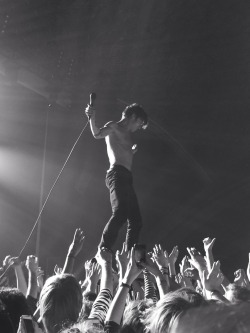 teoflies:  Matthew Shultz, Cage The Elephant.