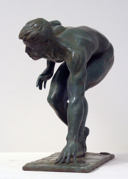 liam-caedmon: bloghqualls: Ian Rank - Broadley SculptureCrouching YouthBronze  VERY HOT SCULPTURE  