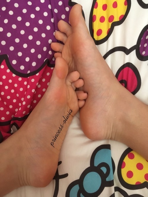 princess-olivia: Blessing you all with my footsies