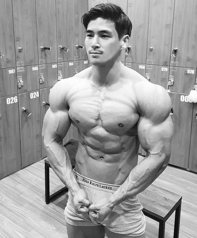   Musclemania Pro Jun Choi (최성준)   