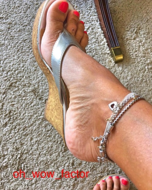 ohwowfactor: #mouthwateringfeet #mouthwateringtoes #highheelwedges #wedges #highheels #highheelsanda