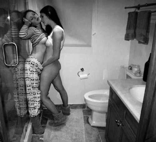 cornerofperversion:  So THAT’S why girls always go the restroom together!?