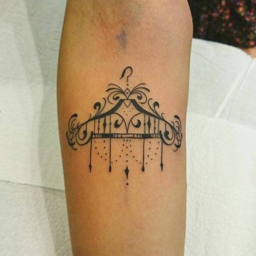 Hanger tattoo on back of neck IG: @peaceloveandvenice | Hanger tattoo,  Tattoos, Behind ear tattoo