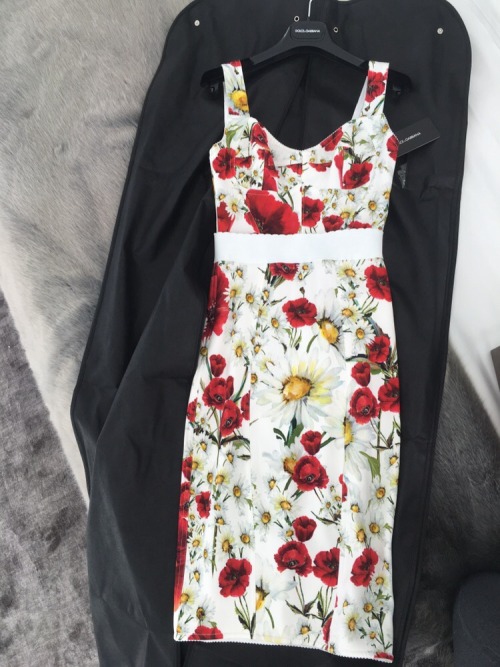thinwasteexpensivetaste:  river bought me a dolce and gabbana dress and louis vuitton pumps for a party he’s throwing, so excited to wear this :)   You’re going to look like a hot stepford wife