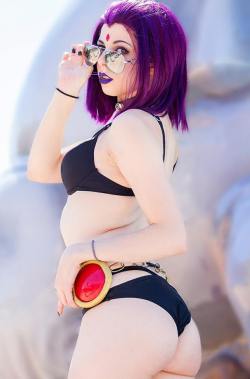 cosplay-galaxy:Raven lookin’ back at it