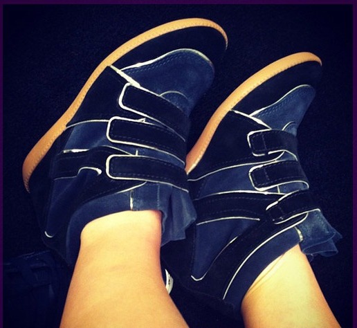  “Sneakers!!! Meu primeiro presente de aniversário! Obrigada @micaelborges!!”. 