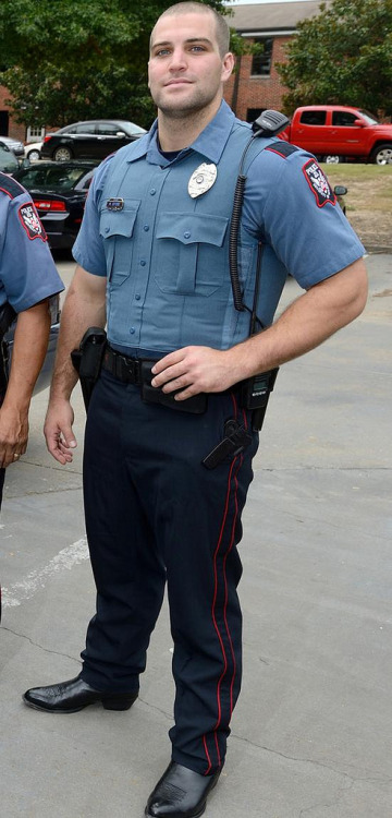 pitstainsandpas:  A cop wearing cowboy boots! 