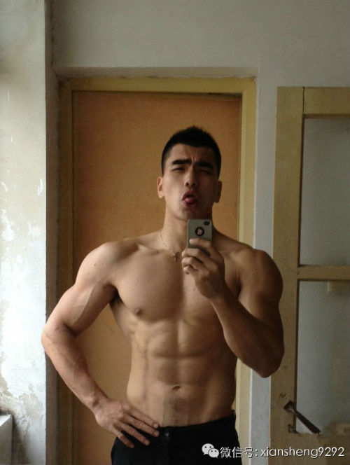 melaninmuscle: Jacky Liang and the selfie