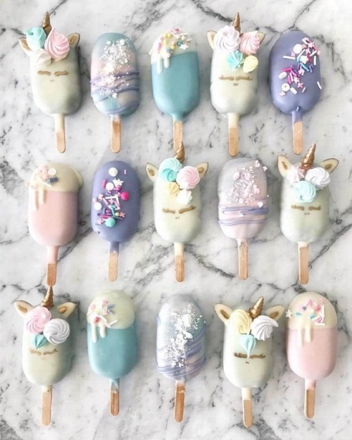 mymodernmet:Baker Creates Cake Pops That Are Tiny Edible Sculptures on a Stick
