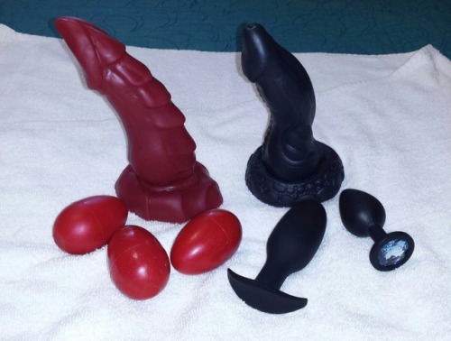 lewd-vulpix: Group photo of all my silicone toys! 🌸  Left: With flash Right: Natural lighting  Includes: Frisky Beast Brood Eggs Bad Dragon Medium Kelvin Bad Dragon Small Nox Tantus Ryder Plug  BDSMGeek Medium Jeweled Plug ( @bdsmgeekshop, @bdsmgeek