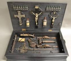 interesting-as-hell:An Antique Vampire Hunting