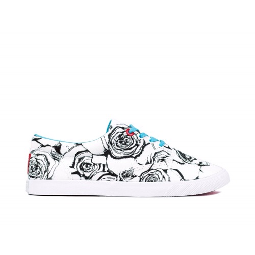 carrotsbyanwarcarrots:Stella Blu for Bucketfeet available now: http://www.bucketfeet.com/roses
