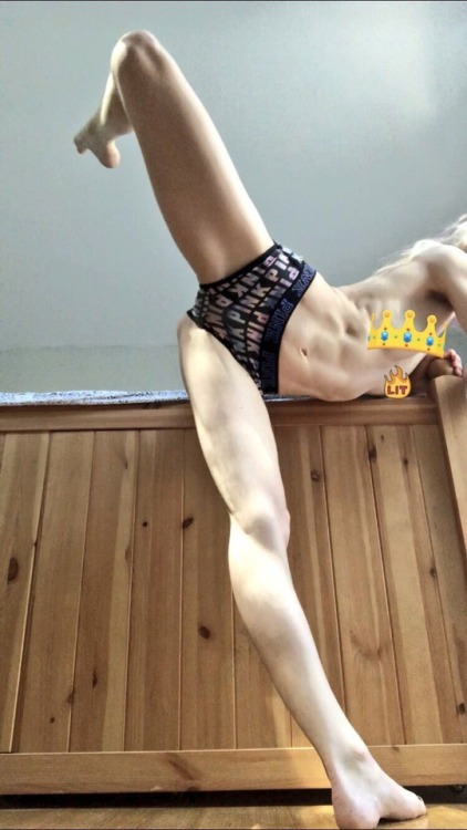 ballerina-princess-kitty:What is it about little me, a 19yo teen ballerina findom Princess that brin