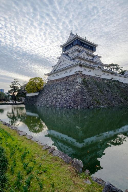 Kokura Castle / Japan (by Roparat Sukapirom).