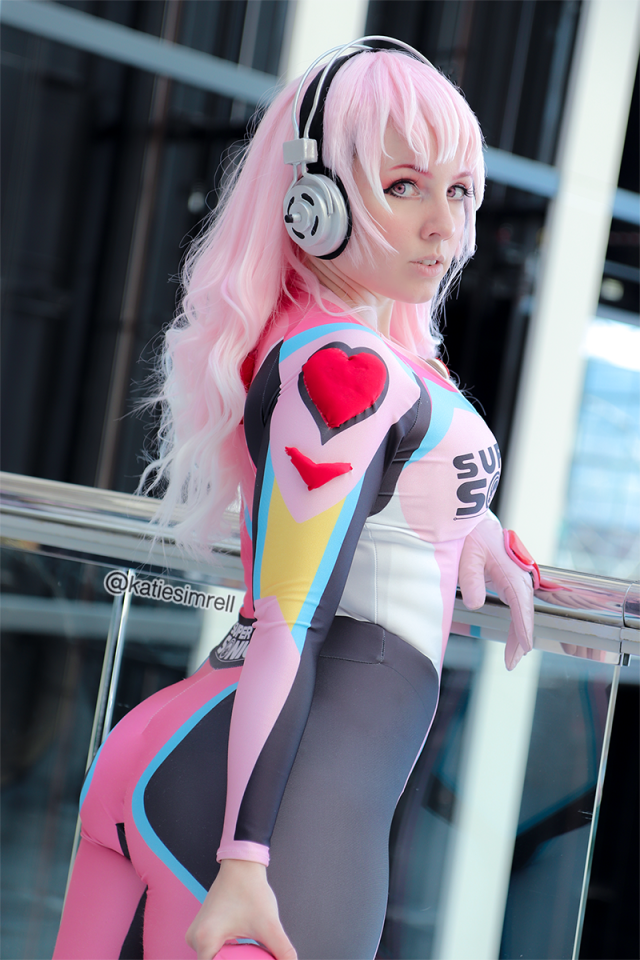i love cosplaying super sonico. have tiddy, look cute, head empty