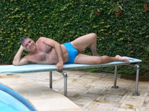 bemach:  bearstacker:  At the pool…  Do you know Chaturbate ?, try it…is free, and have a lot of dads, bears and chubs exposed and having sex online, is like tumblr, you can follow all your favs broadcasters…and 100% free.