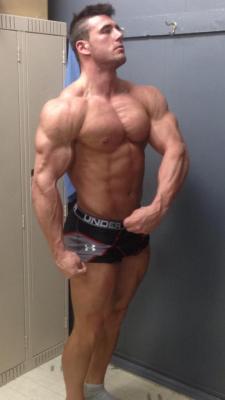 smoothtophairybottom:  magnumzinnemannnonnenmacher:  Johnny Doull  underwear:Under Armour Coreshorts Pro  Do you like your men hairy, beefy, and masculine? smoothtophairybottom.tumblr.com