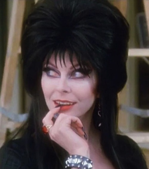 Okay done with summer, ready for #queenofhalloween #elvira #elviramistressofthedark #emotd #elviramo