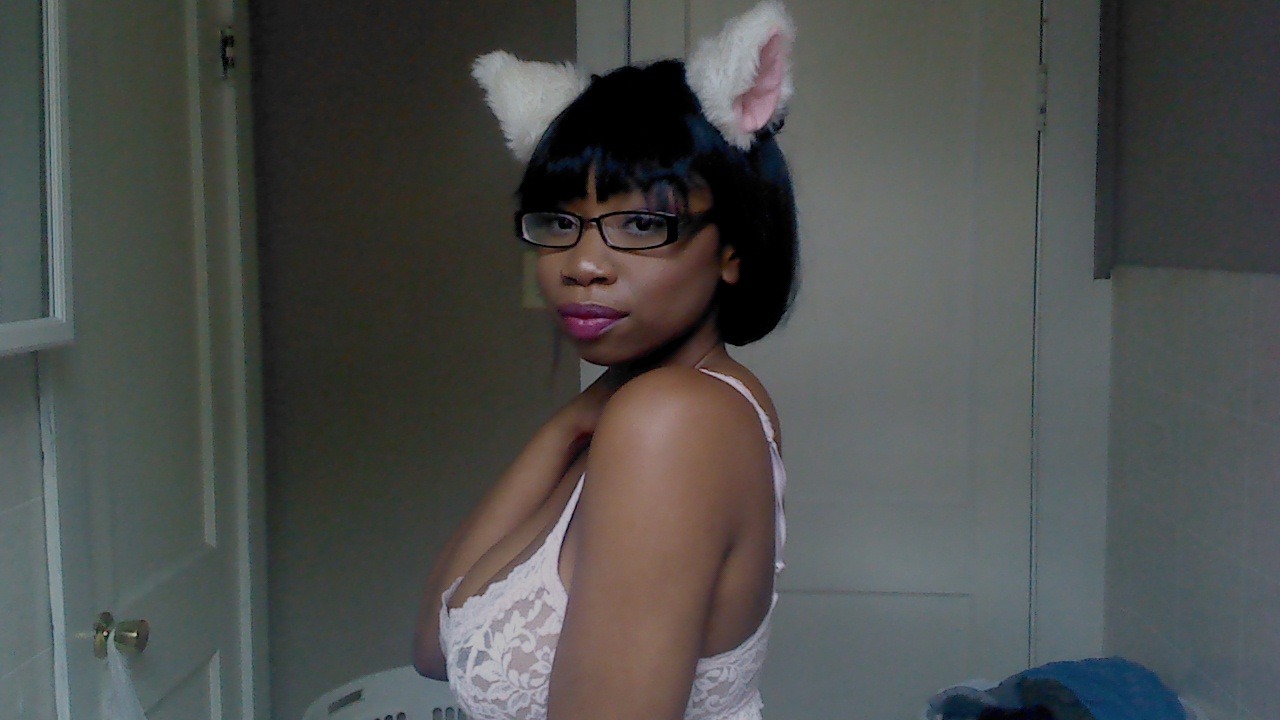 godplant:  I have no one to take cute photos of me so I’ll do it myself! 