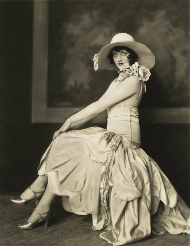 oldtimesgaze:  Dorothy Wegman1920s-AlfredCheneyJohnstonZiegfeldFollies 