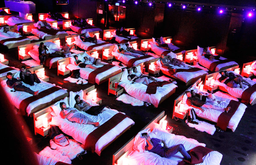 coolthingoftheday:  TOP TEN BEST MOVIE THEATRES AROUND THE WORLD1. Hollywoos Studios,