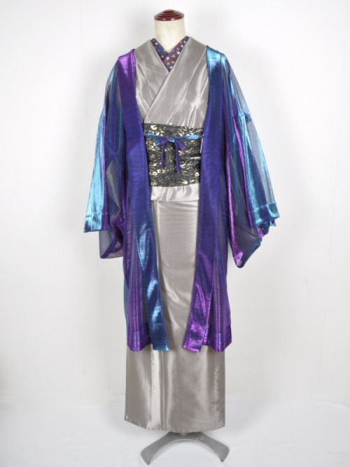 Oil slick effect, our old school SF for those iridescent haori by Rumi Rock