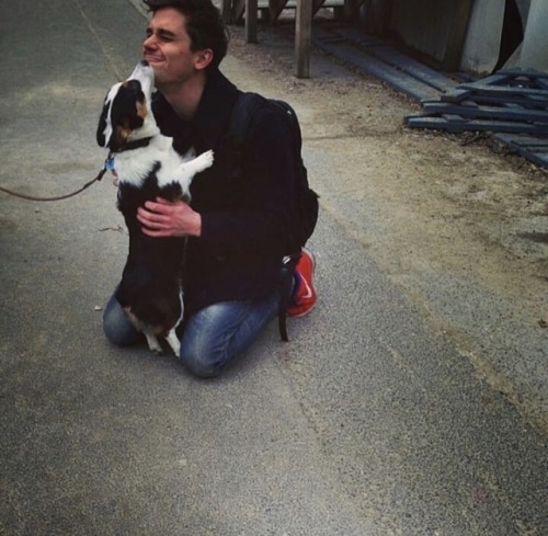 fionapplesauce: Antoni Porowski + corgis