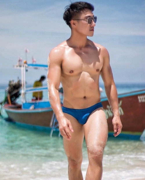 speedoaddicted2:. Asian bulge