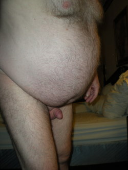 hankmiller1966:  His big, hairy daddy belly