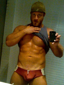 makemeshoot:  speedo stud