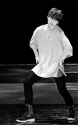 samlunatw:  30 Day Bias Challenge  Jungkook  Day 15: Bias dancing