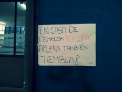 otherbitchcalling:  mientras tanto en mi colegio… 