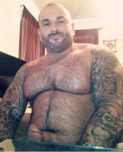 Maturehairydaddies:dadsonsex:  When My Uncle Sent Me His Pic, I Didn’t Notice At