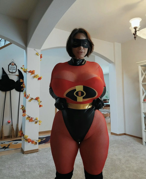 elizzabethxoxo:Any lover of role plays on here?😍
