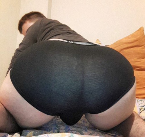adictoalosculones:  Pinche culototototote delicioso de Albert (big booty Albert)😲😳😍😈🍑👅🍆💦