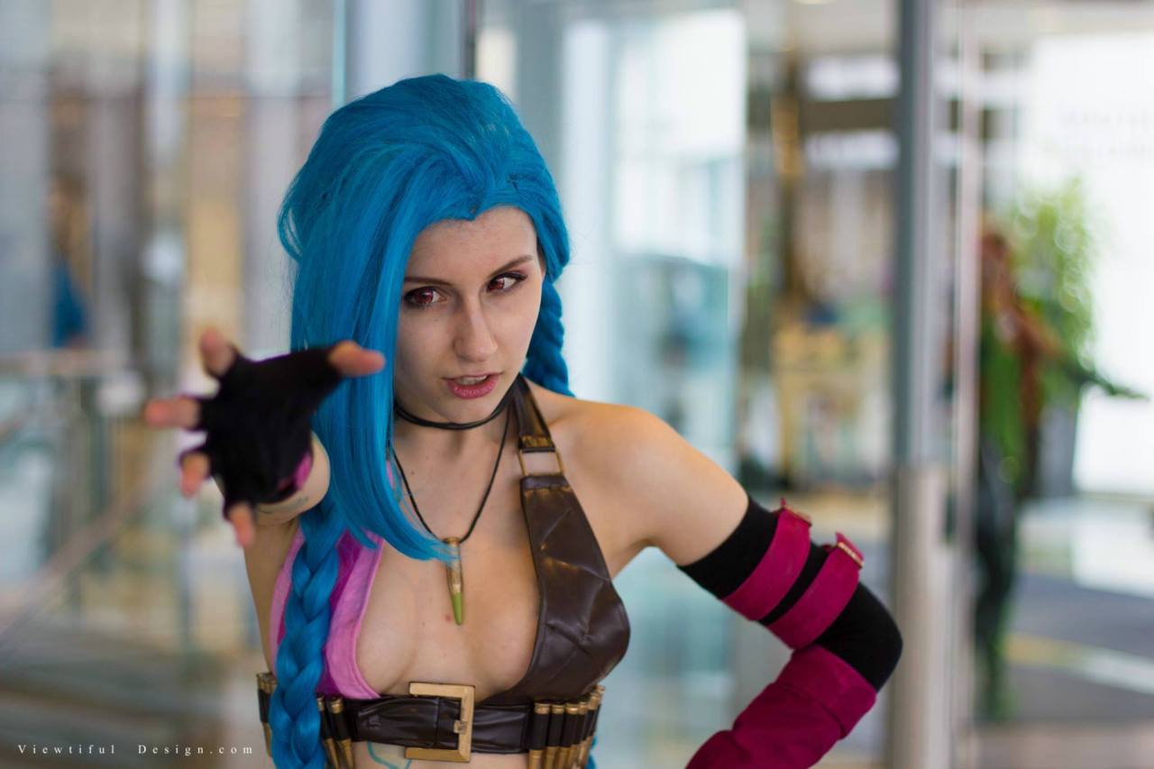 agentofcosplay:  Jinx cosplay by Purblind Cosplay Photos by Joe Huang, Zandragon