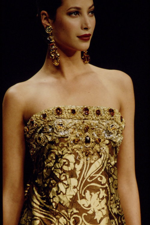 CHRISTY TURLINGTON at Pierre Balmain Haute Couture F/W 1992