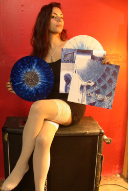 chickswithrecords:  get blue. 