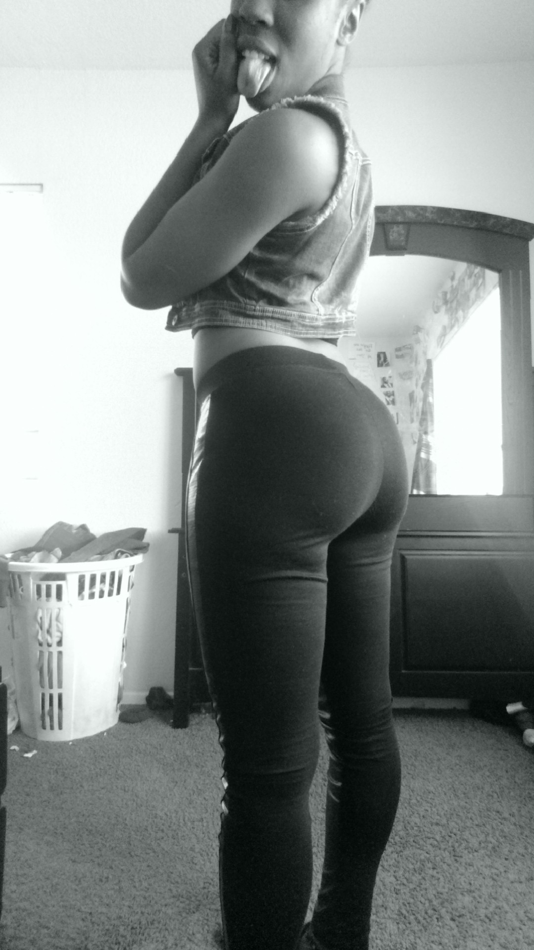 undertaker15xxx:  She gotta Thick lil phat Booty 😘😘😏 @msblackridinghood