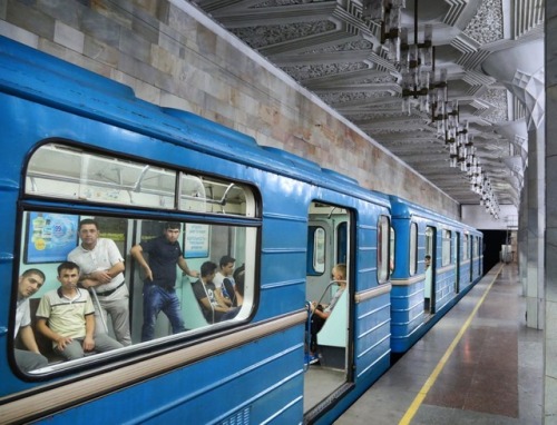 archatlas:Uzbekistan’s Secret UndergroundAfter the ban on photographing the Tashkent metro in Uzbeki