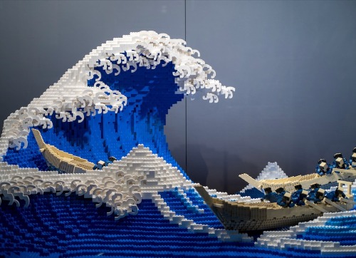 roguetelemetry:mudwerks:bushdog:(via Hokusai’s Great Wave, Sculpted in Lego Blocks by Jumpei M