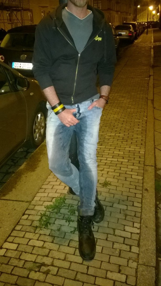 pissjean:  wetcgn: Outside  Very hot. I want to be with you for holding together